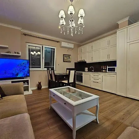 Central Apartment With Balcony 2 Tirana Exterior photo